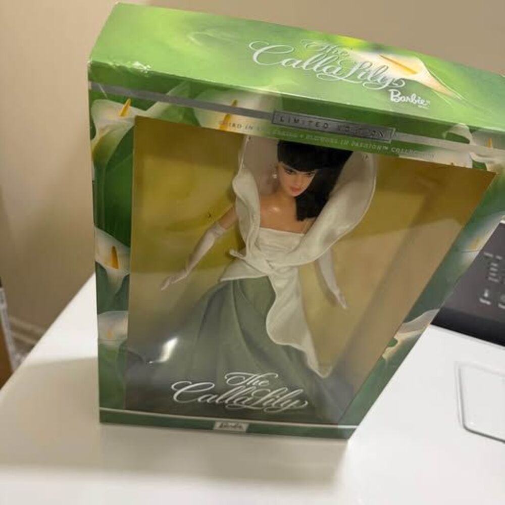 Barbie The Calla Lily Flowers in Fashion Collection Limited Edition Doll - Picture 2 of 3